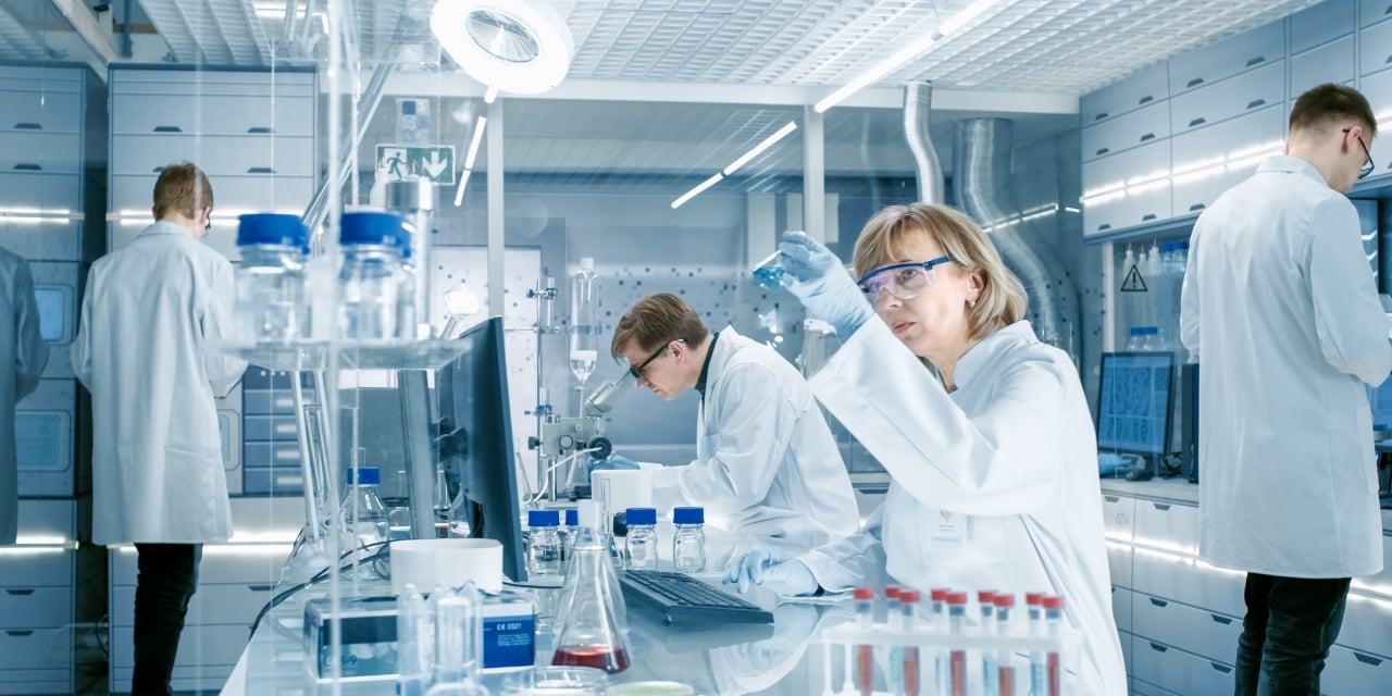 Medical personnel in a lab